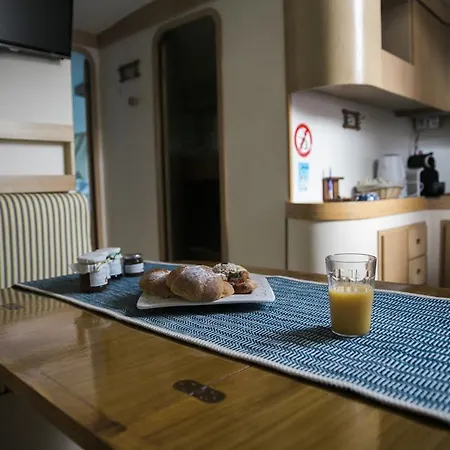 Boat & Breakfast - Sei Tu