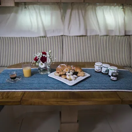 Boat & Breakfast - Sei Tu * Стинтино