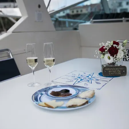 Boat & Breakfast - Sei Tu Ботель Стинтино